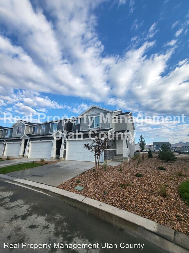 Building Photo - 3 br, 3.5 bath House - 1066 E Regatta Lane