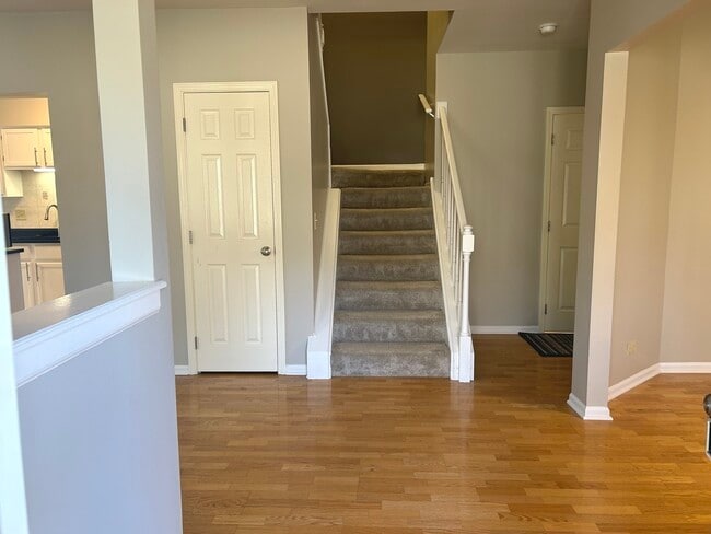 Building Photo - 1227 S Parkside Dr