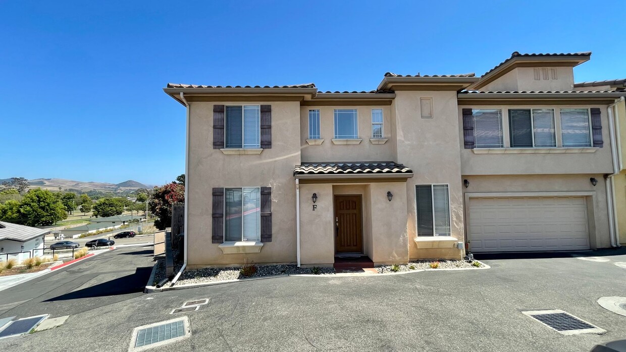 Primary Photo - Luxury Townhouse in Arroyo Grande