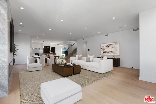 Foto del edificio - 4802 Saloma Ave
