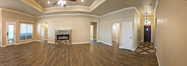 Building Photo - 705 Willow Dr