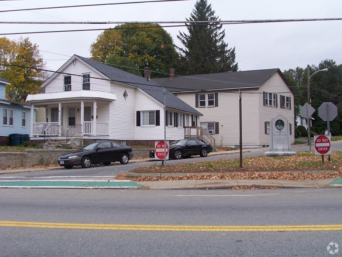 Foto del edificio - 24-26 E Main St