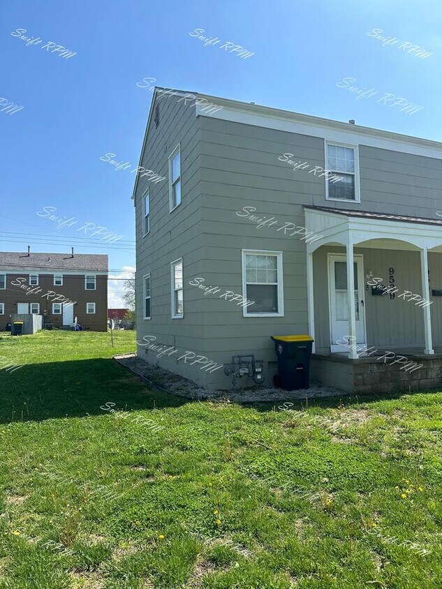 Foto principal - 9539 Charlotte St