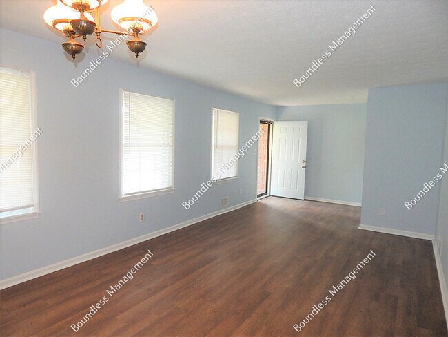 Foto del edificio - 3810 Morning Creek Dr