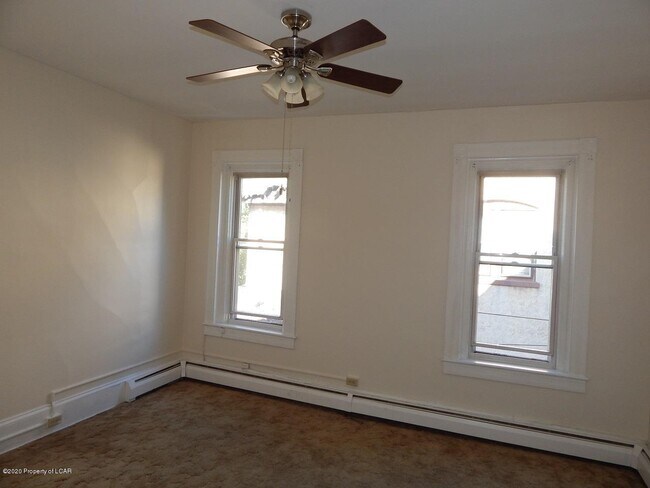Building Photo - 168 S Maple Ave
