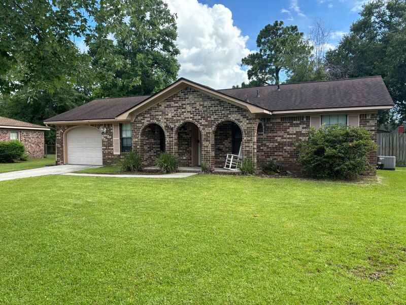 Primary Photo - 206 Village Green Cir