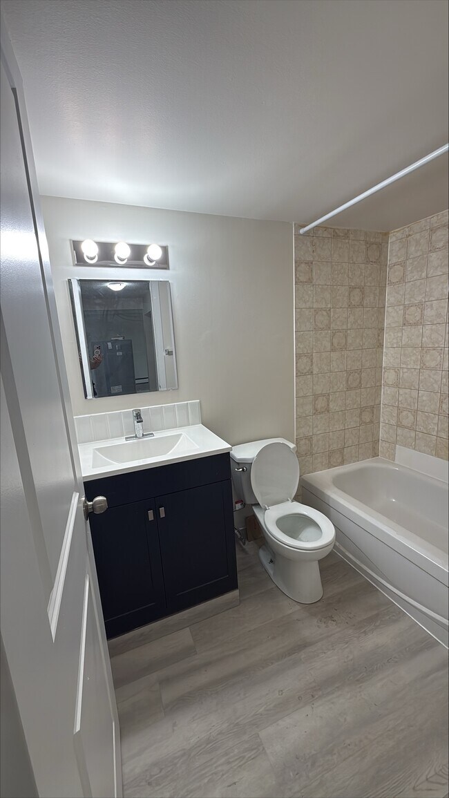 Photo du bâtiment - 9208-9106 Avenue NW