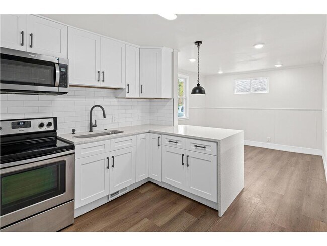 Building Photo - 3401 Pillsbury Ave