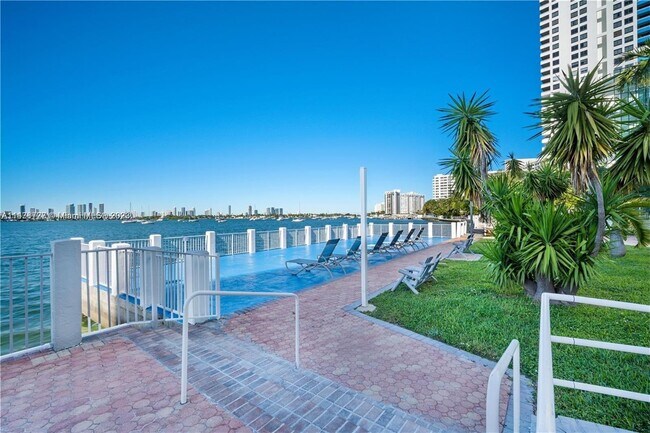 Foto del edificio - 1250 West Ave