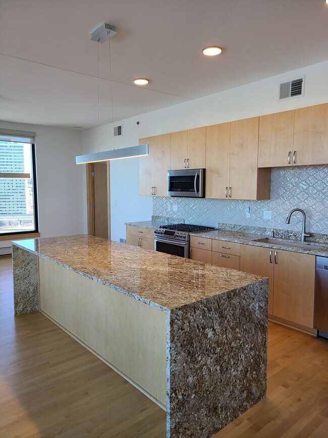 Large Granite Island - 1240 S 2nd St