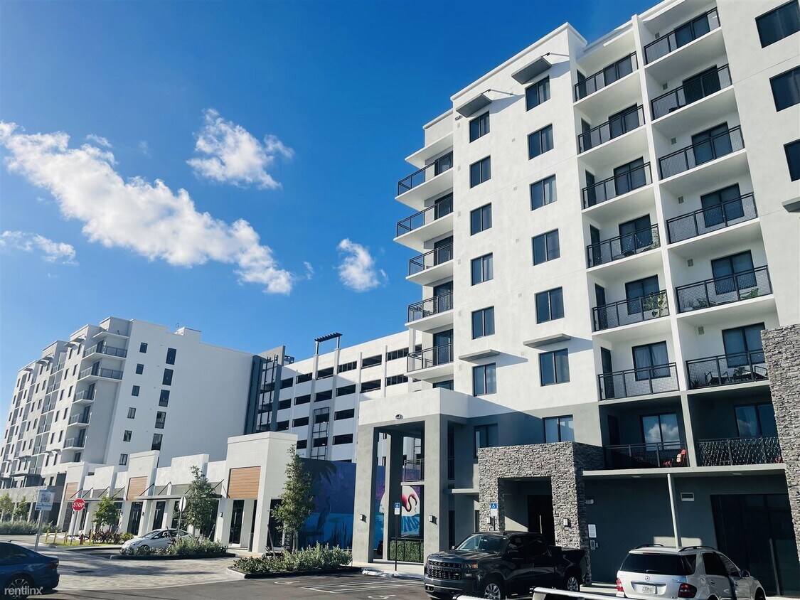 Primary Photo - Studio, 1 bath Condo - 860 SE 8th St NEW A...