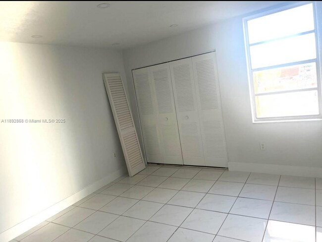 Foto del edificio - 750 NW 43rd Ave