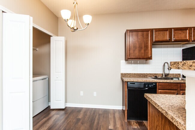 1BR, 1BA - 678 SF - The Foxfire - Remington Woods