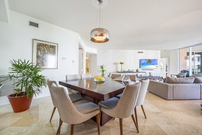 Foto del edificio - 737 Crandon Blvd