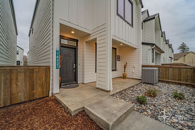 Foto del edificio - 16327 NE 21st St