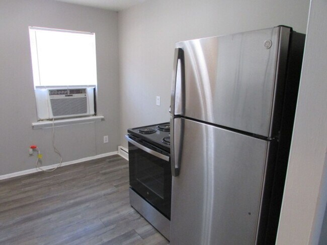 Foto del edificio - Comfortable 2BD/1BA Apartment with Washer/Dryer Hookups