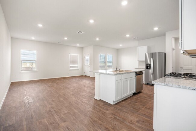 Building Photo - ALL APPLIANCES INCLUDED!!!  BRAND NEW, NEV...
