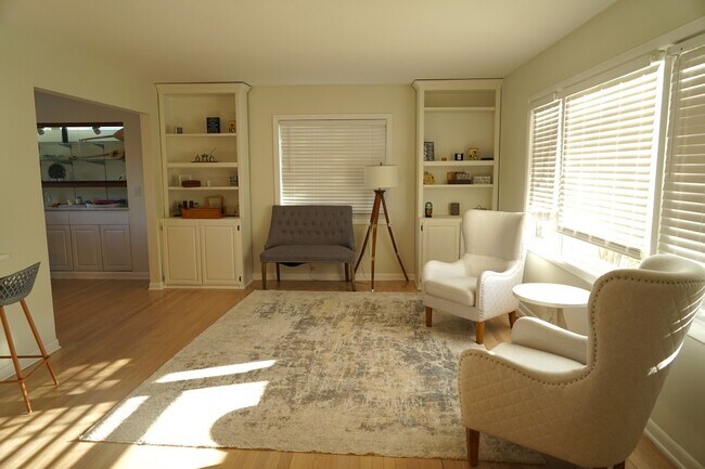 Building Photo - 127 Riverside Dr