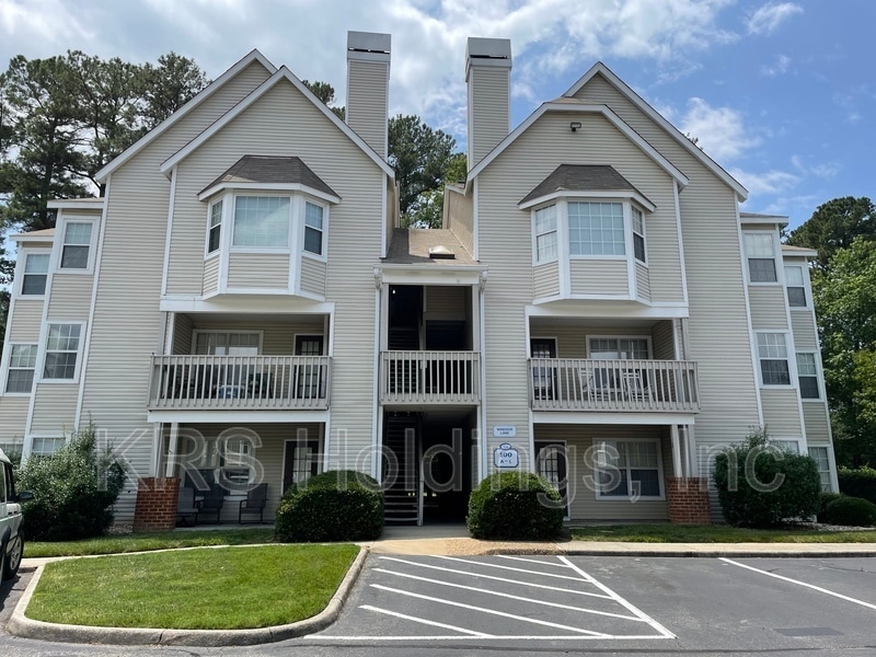 Primary Photo - 100 Windsor Ln