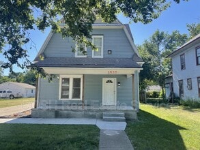 Building Photo - 1537 S Water St