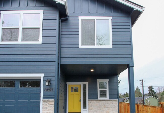 Foto del edificio - 3221-3223 Pheasant Ave SE