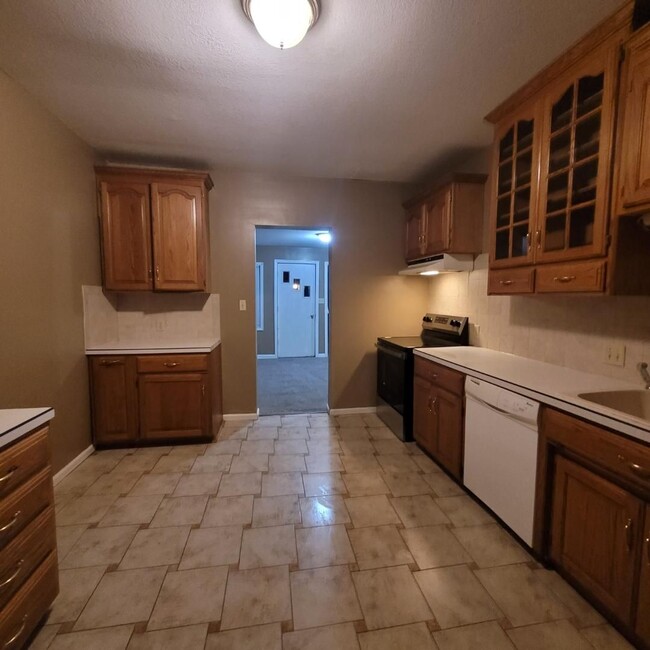 Foto del edificio - $1099 - 4 bed 2 bath - Single Family Home