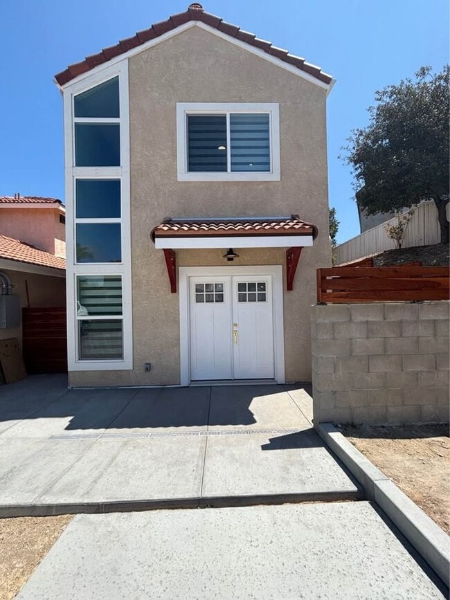 Building Photo - 1 bedroom 1.5 baths Home For Rent in Chula...