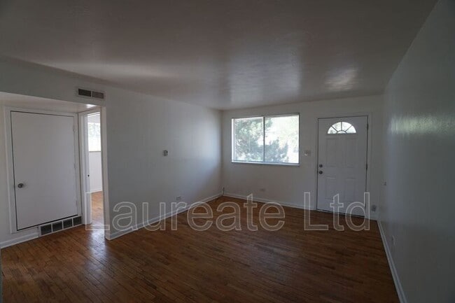 Foto del edificio - 5550 W 3rd Pl
