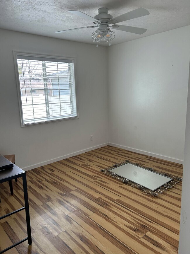 Foto del edificio - 1095 Canal Ave