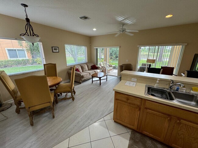 Foto del edificio - 8306 Mulligan Cir