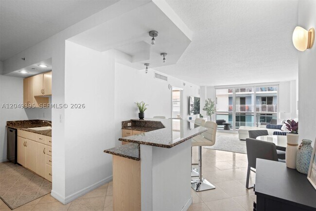 Building Photo - 6917 Collins Ave