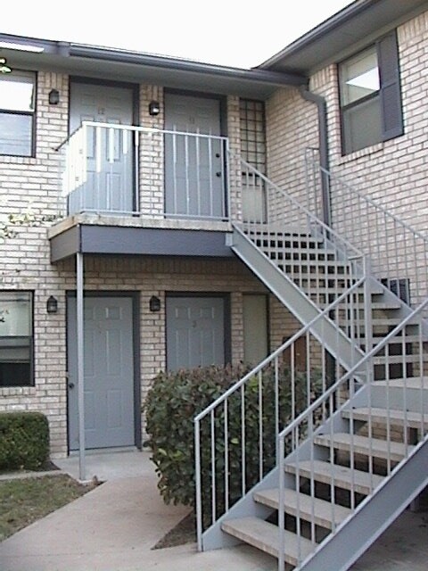 Building Photo - 302/305 Avenue F