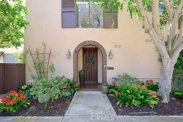 Foto del edificio - 215 Monterey Dr