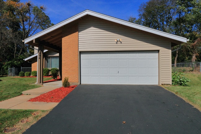 Building Photo - 1294 Kew Gardens Dr