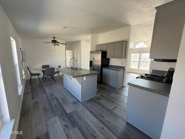 Foto del edificio - 1365 Richfield Ave
