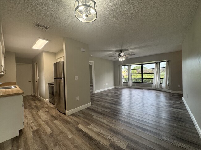 Foto del edificio - 641 Southland Rd