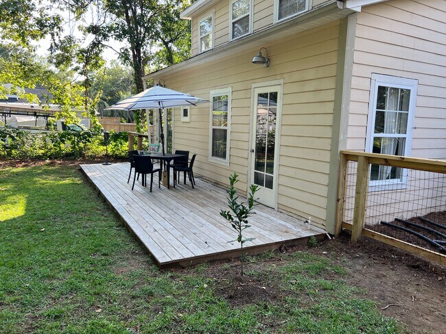 Building Photo - 459 Riverland Dr