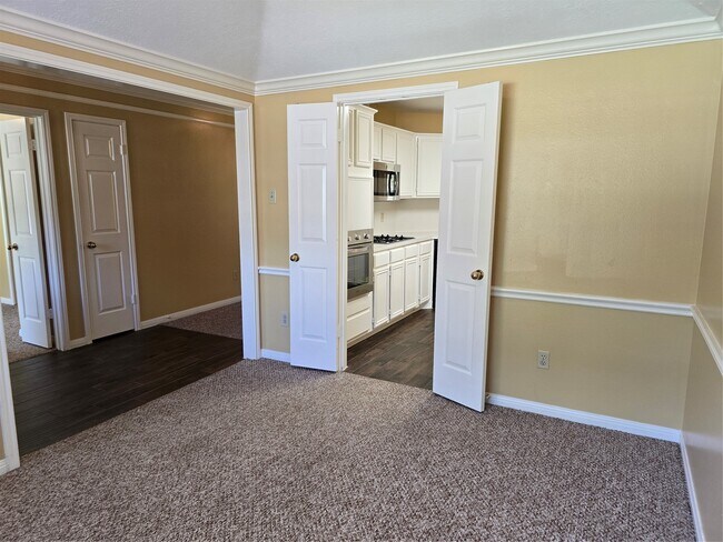 Building Photo - 14030 Torrey Village Dr