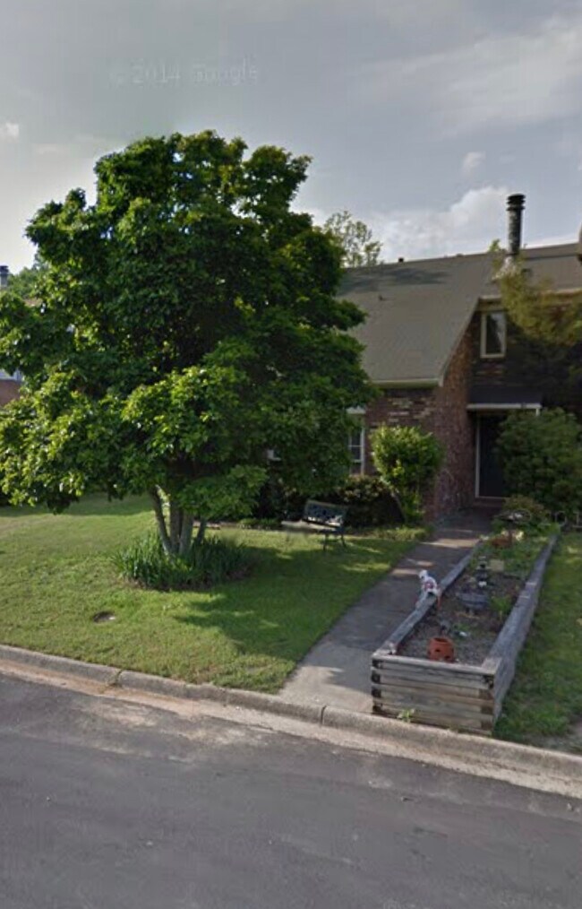 Front walk-up - 5329 Rexford Ct