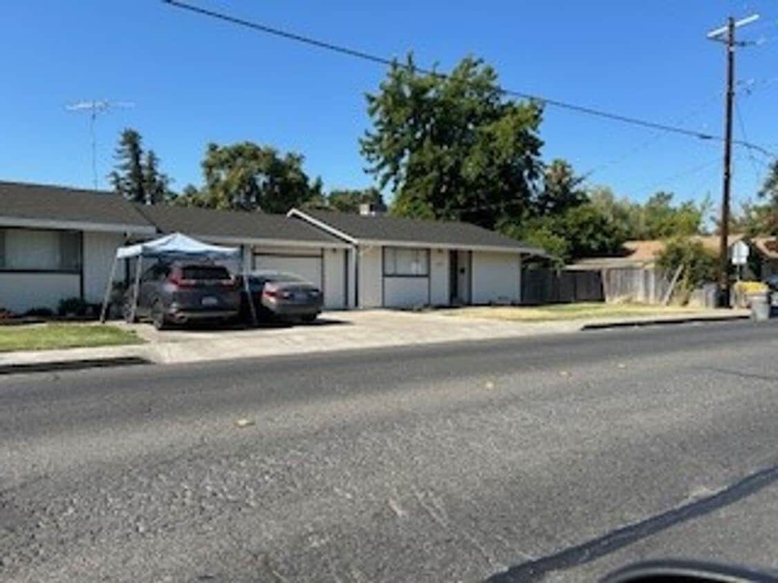 Primary Photo - **BE330-Esquivel, H