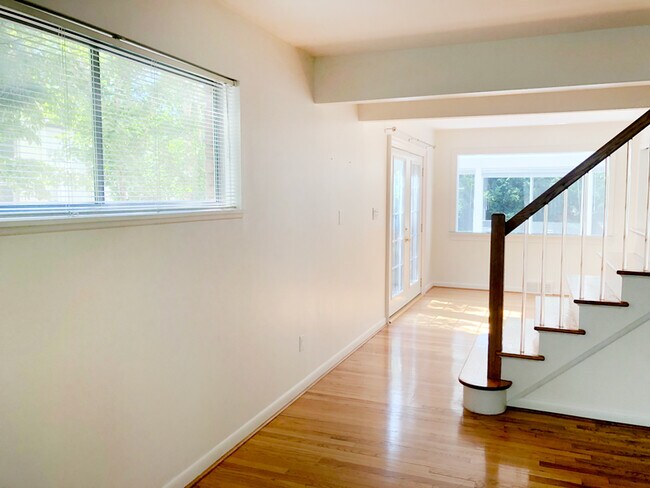 Foto del edificio - 381 W Brown St