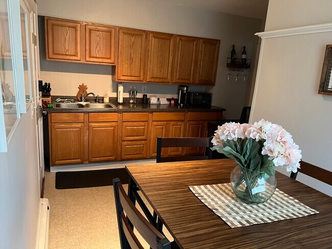 Foto del edificio - 285 Baxter Street, Unit rear