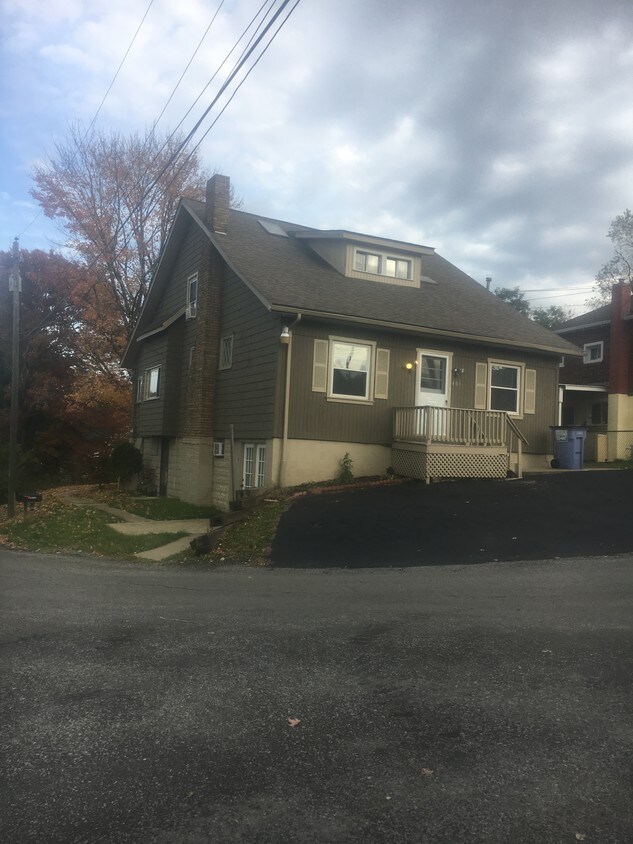 400 Burrows Ave, East Liverpool, OH 43920 Apartments in East