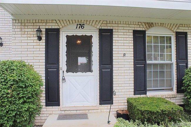 Building Photo - 176 Longford Dr