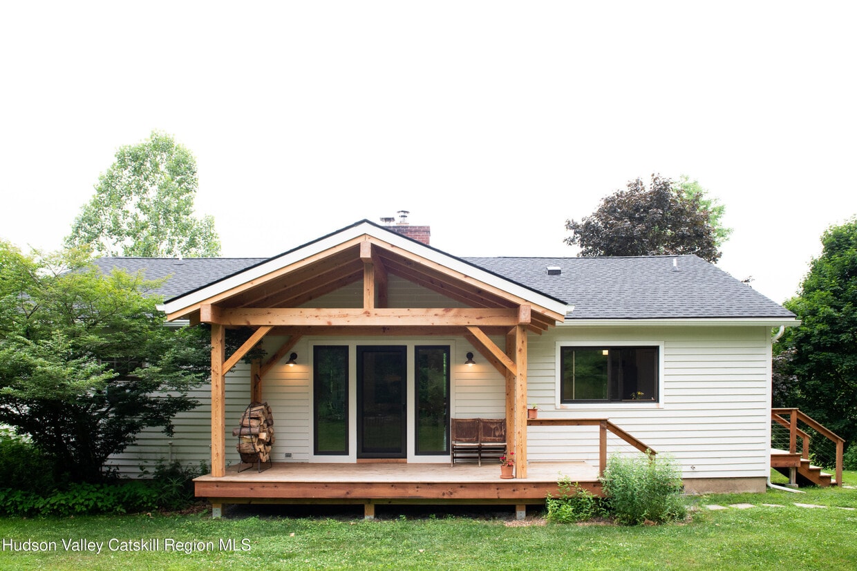 Foto principal - 61 Schoolhouse Rd