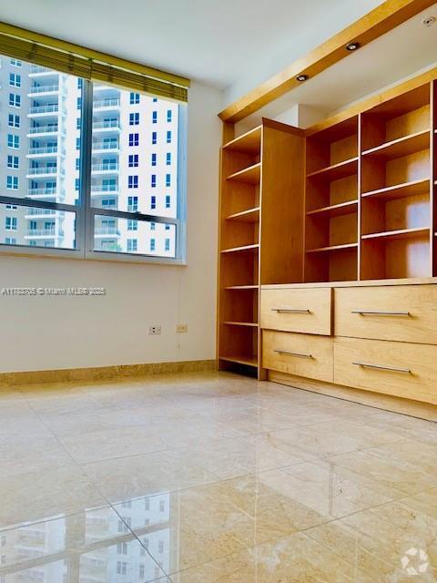 Building Photo - 801 Brickell Key Blvd