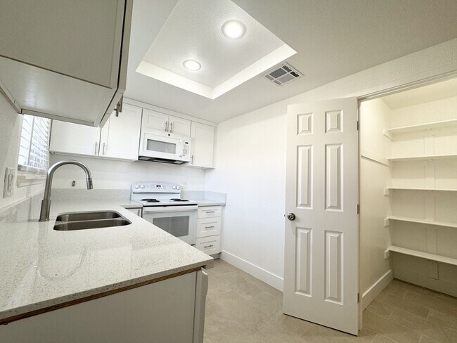 Foto del edificio - AVAILABLE NOW!!! 2 Bedroom / 2 Bath Apartm...