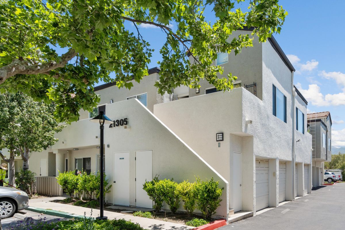 Primary Photo - 21305 Nandina Ln