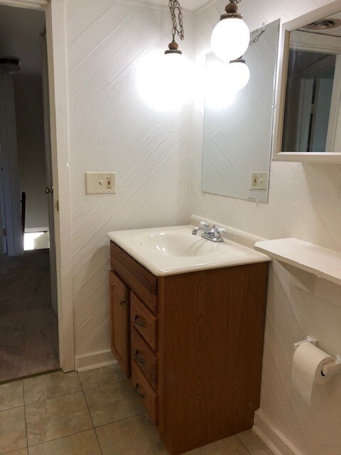 Building Photo - 911 Manor Ln