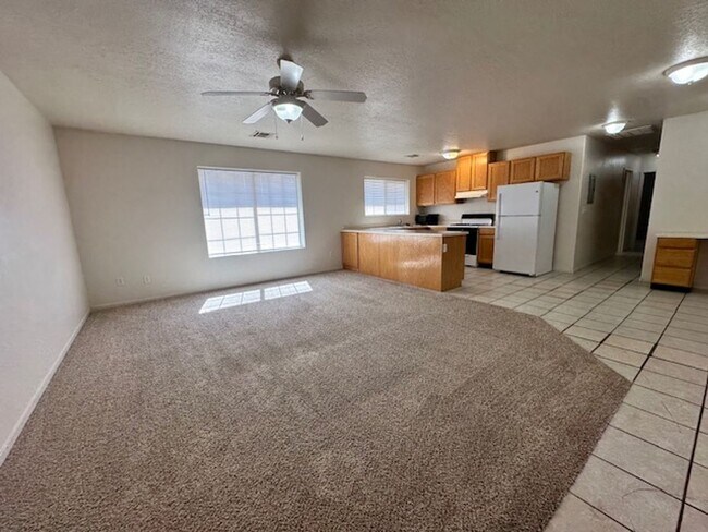 Foto del edificio - Move-In Discount -- 2 Bedroom - 2 bath Apartment with Garage!